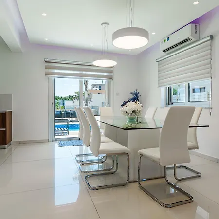 Willa Cobalt - 4 Beds Exceptional In