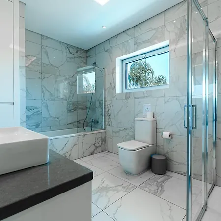 Willa Cobalt - 4 Beds Exceptional In