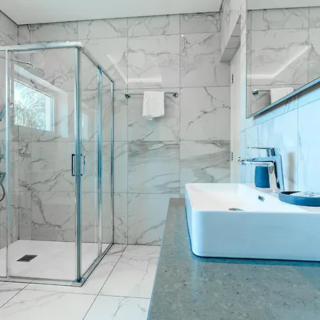 Willa Cobalt - 4 Beds Exceptional In